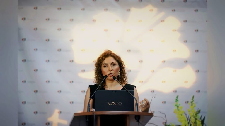 Anousheh Ansari speaking from a podium, Tirgan 2011